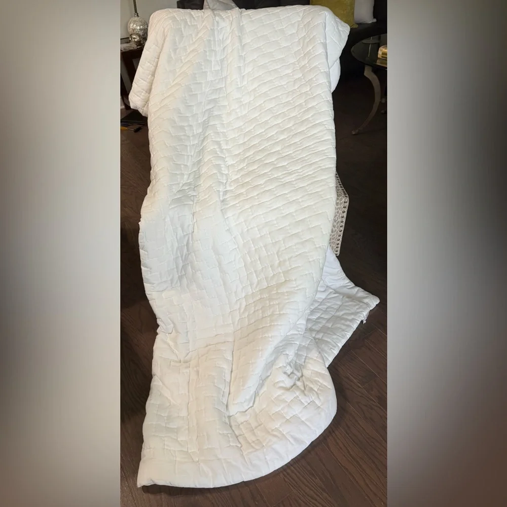 Pottery Barn Cal King White Linen Cotton Comforter
